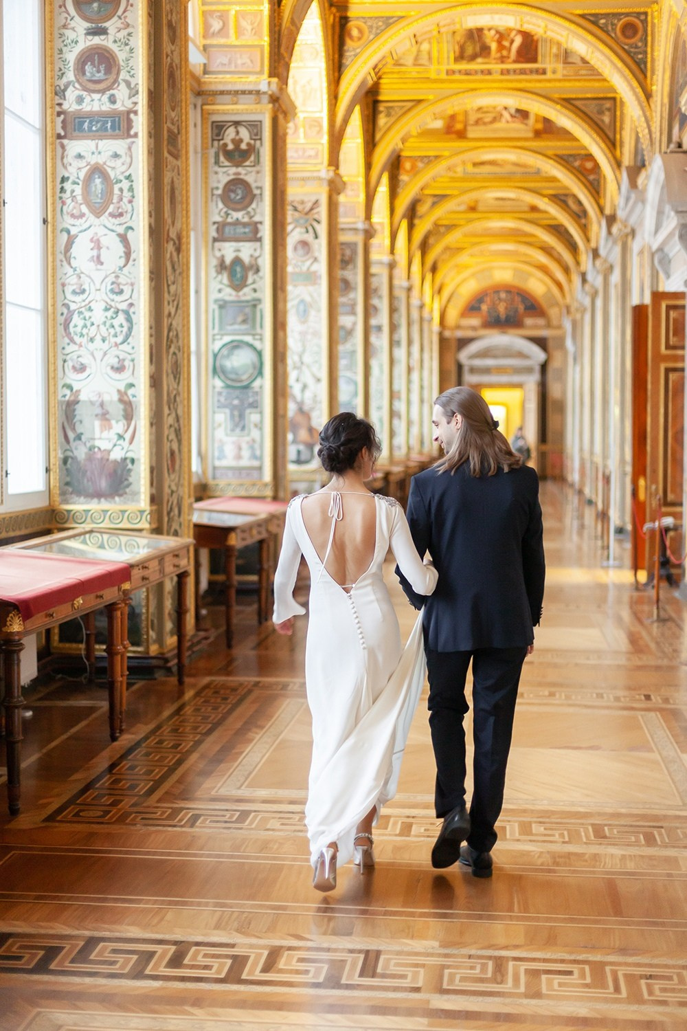 свадебное платье в спб, найти свадебный салон, букет для невесты, хороший ведущий на свадьбу, костюм для жениха, платье для невесты,  подшить свадебное платье, ателье свадебное, фотограф на свадьбу, выпуск, праздник, венчание