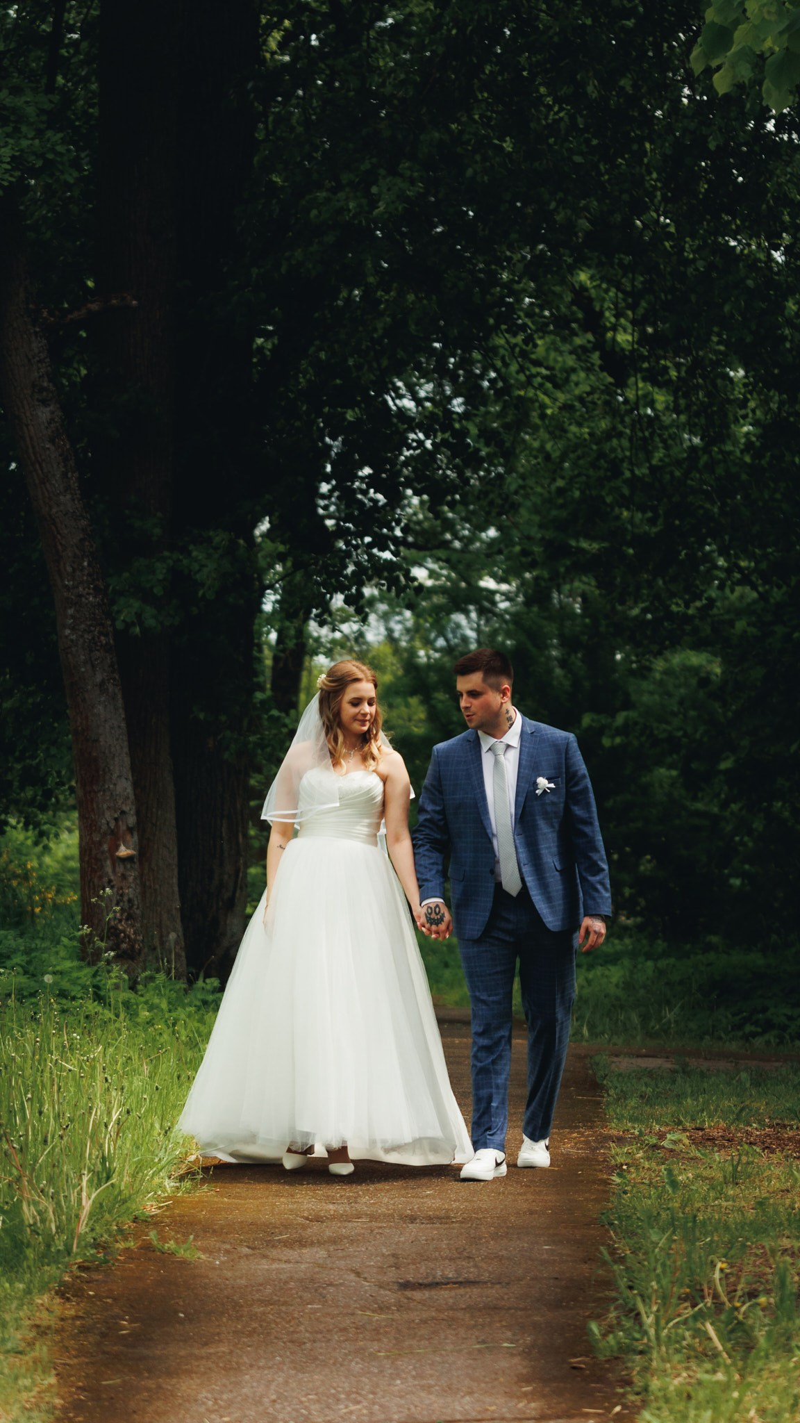 Лилия и Влад прогулка и банкет. Свадебный и семейный фотограф в г. Волхов Алексей Кочерыжкин