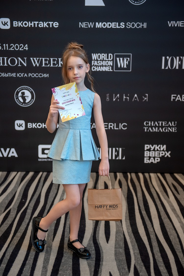 SochiFashionWeek2024 дизайнер Юлия Крылова. Семейный и коммерческий фотограф в Сочи Александр Бодунов