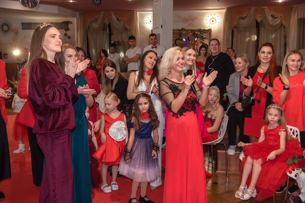 Выпускной в детской школе моделей HAPPYkids 2024. Семейный и коммерческий фотограф в Сочи Александр Бодунов