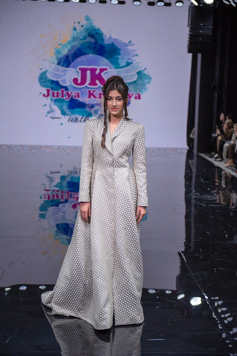 SochiFashionWeek2024 дизайнер Юлия Крылова. Семейный и коммерческий фотограф в Сочи Александр Бодунов