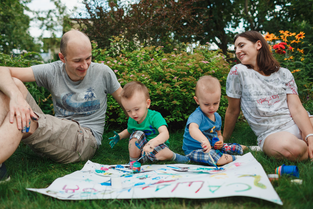 Семейная фотосессия двух братьев на даче. Фотограф в Москве Татьяна Байкова