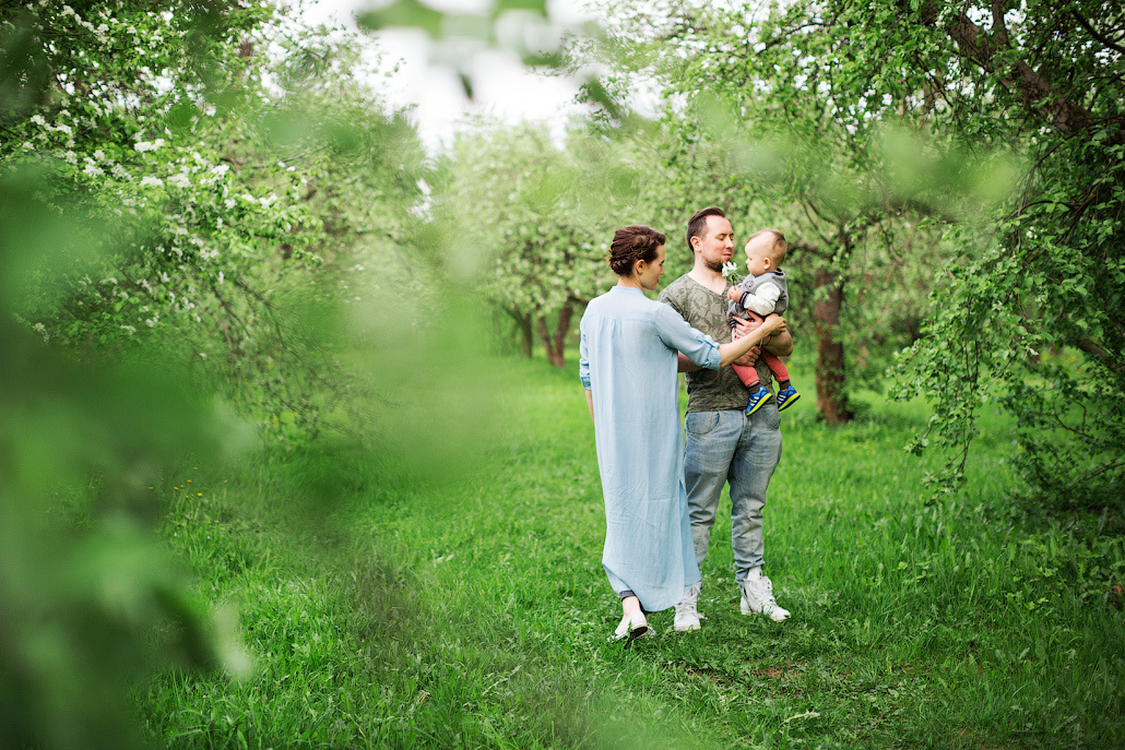 Весенняя фотосессия в яблоневом саду. Фотограф в Москве Татьяна Байкова