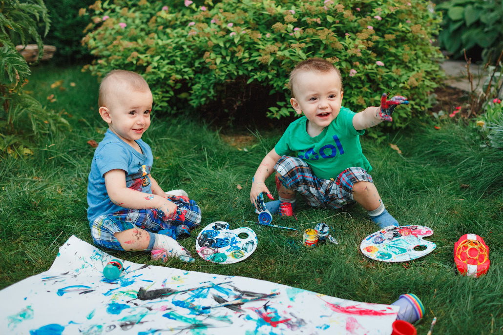 Семейная фотосессия двух братьев на даче. Фотограф в Москве Татьяна Байкова