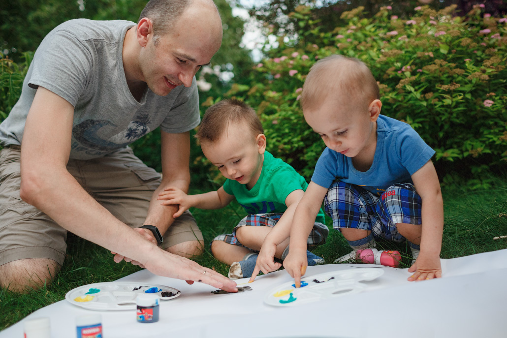 Семейная фотосессия двух братьев на даче. Фотограф в Москве Татьяна Байкова