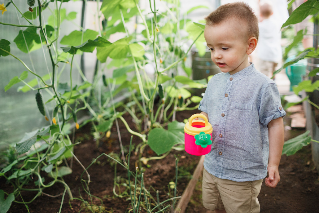 Семейная фотосессия двух братьев на даче. Фотограф в Москве Татьяна Байкова