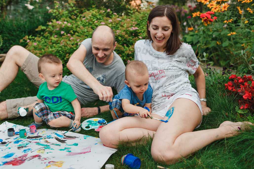 Семейная фотосессия двух братьев на даче. Фотограф в Москве Татьяна Байкова