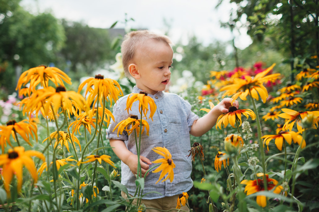 Семейная фотосессия двух братьев на даче. Фотограф в Москве Татьяна Байкова