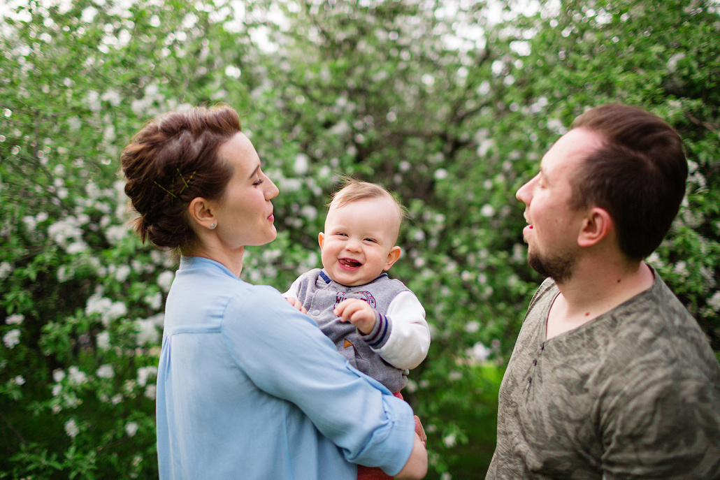 Весенняя фотосессия в яблоневом саду. Фотограф в Москве Татьяна Байкова