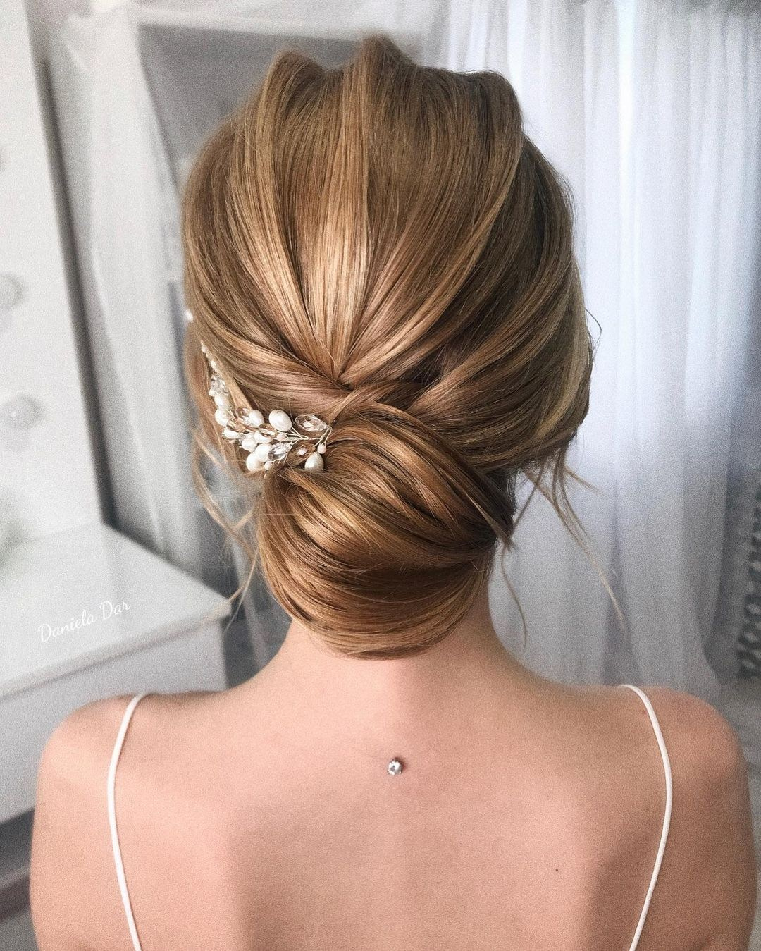 Собранные прически. Свадебный стилист по прическам и макияжу в Ростове-на-Дону Даниэла Дар