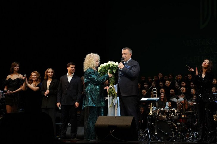 Александра, фортепиано (большой, индивидуальный альбом). Фабрика выпускных альбомов