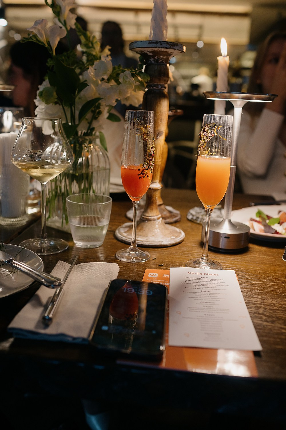 Ужин в CoCo Chalet. RetroChic Фото