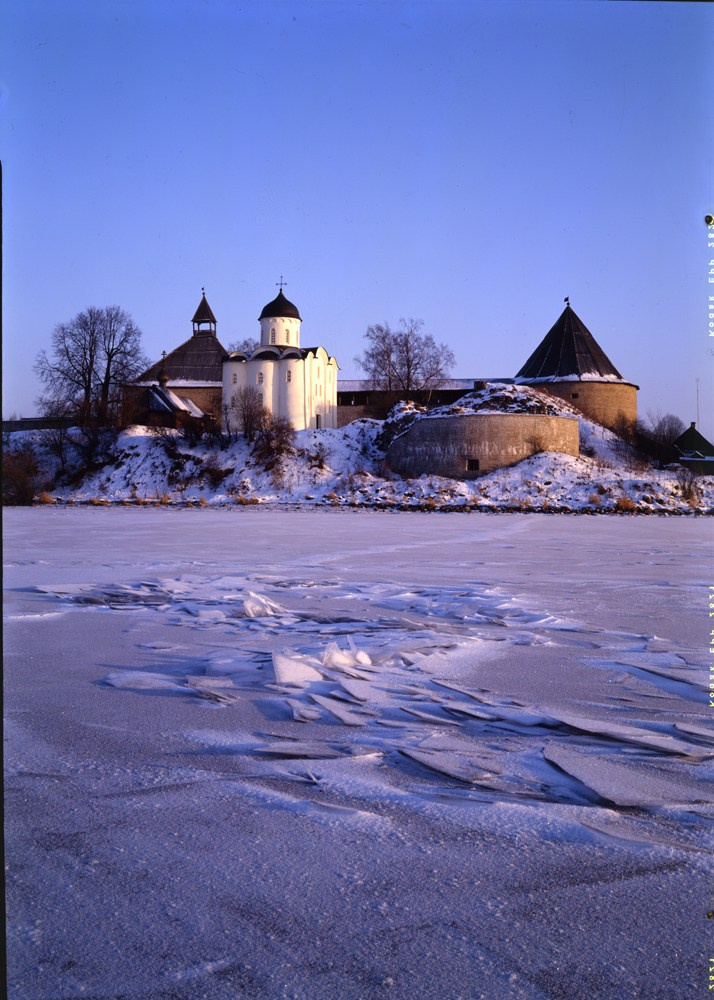 Староладожская крепость и Георгиевский собор, 12 век. Река Волхов