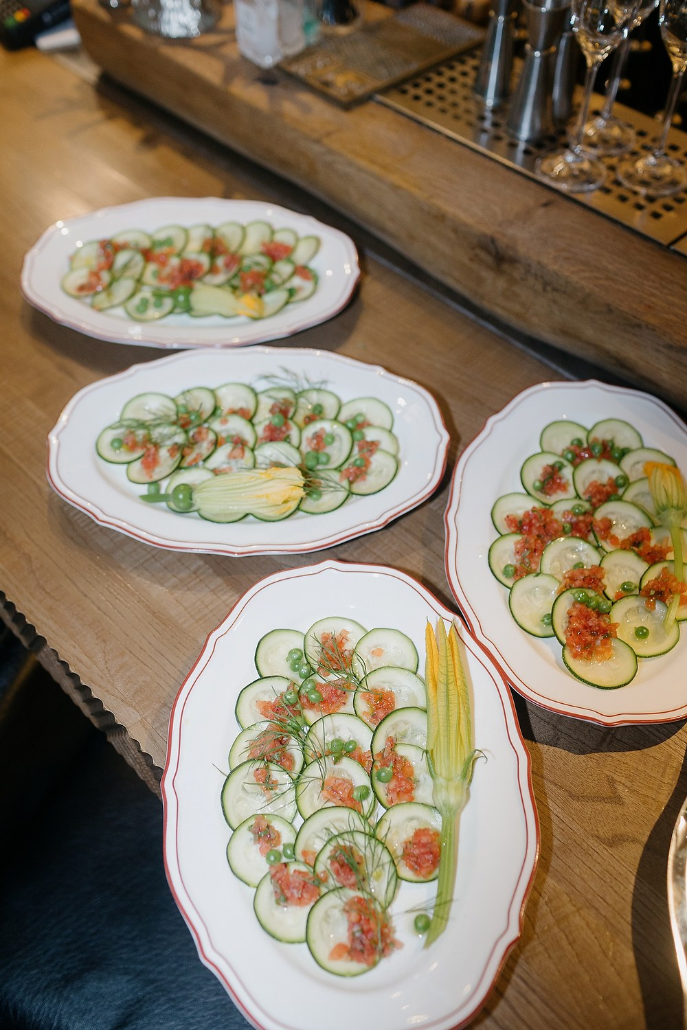 Ужин в CoCo Chalet. RetroChic Фото