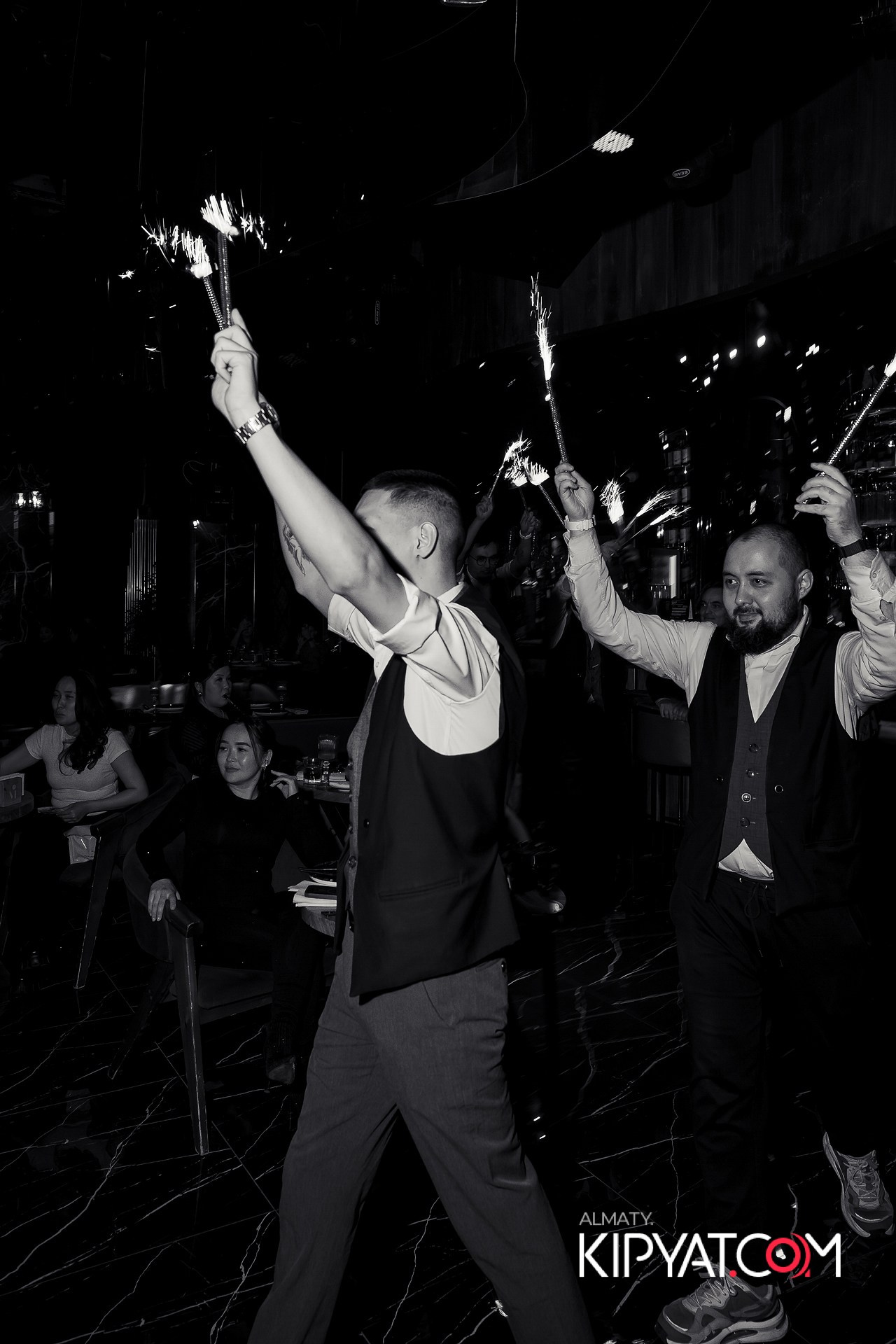 MOOD KARAOKE & TERRACE. КИПЯТКОМ АЛМАТЫ!