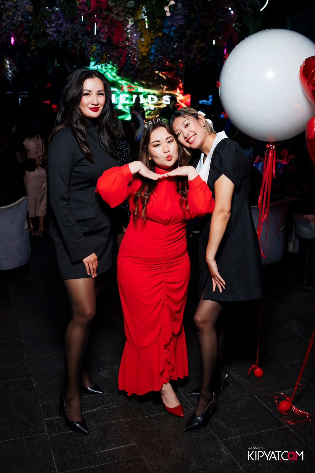 FRIENDS BAR & TERRACE. КИПЯТКОМ АЛМАТЫ!