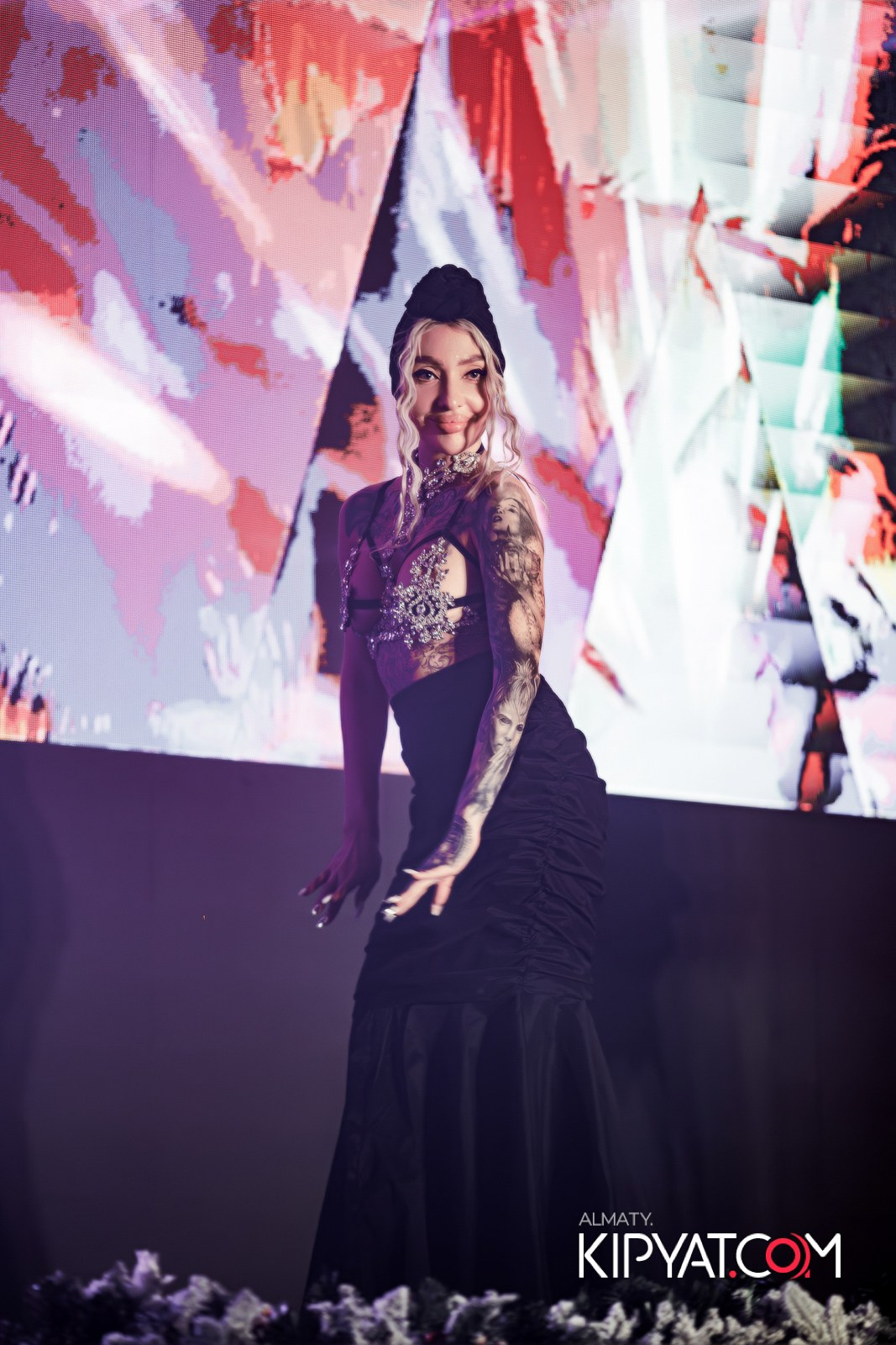 SANTA BARBARA — ПИТ ДЖЕЙСОН (ГР. ПРЕМЬЕР-МИНИСТР) И ИЛЬЯ ЗУДИН (ГР. ДИНАМИТ) НА ПРЕДНОВОГОДНЕЙ ВЕЧЕРИНКЕ. КИПЯТКОМ АЛМАТЫ!