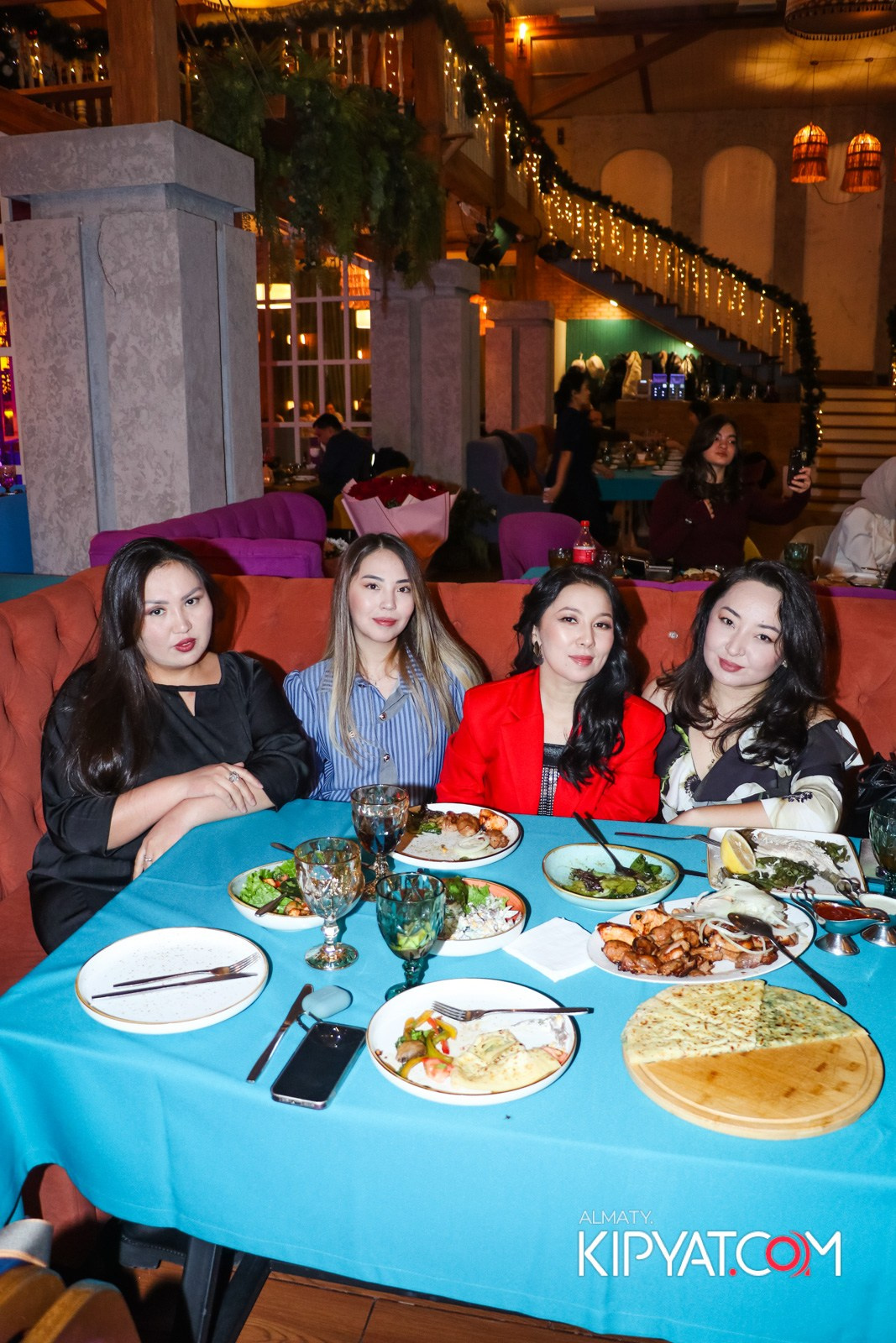 ГРУЗИНСКИЙ ДВОР НА КАБАНБАЙ БАТЫРА. КИПЯТКОМ АЛМАТЫ!