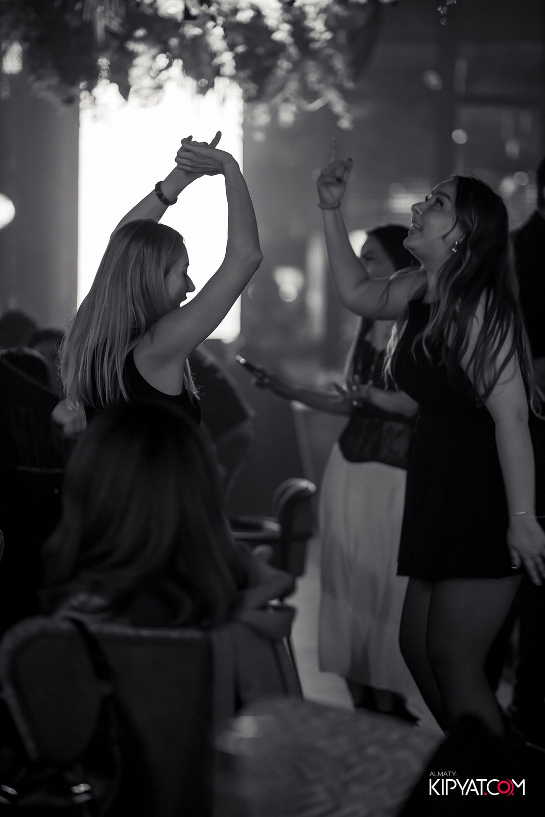 FRIENDS BAR & TERRACE. КИПЯТКОМ АЛМАТЫ!