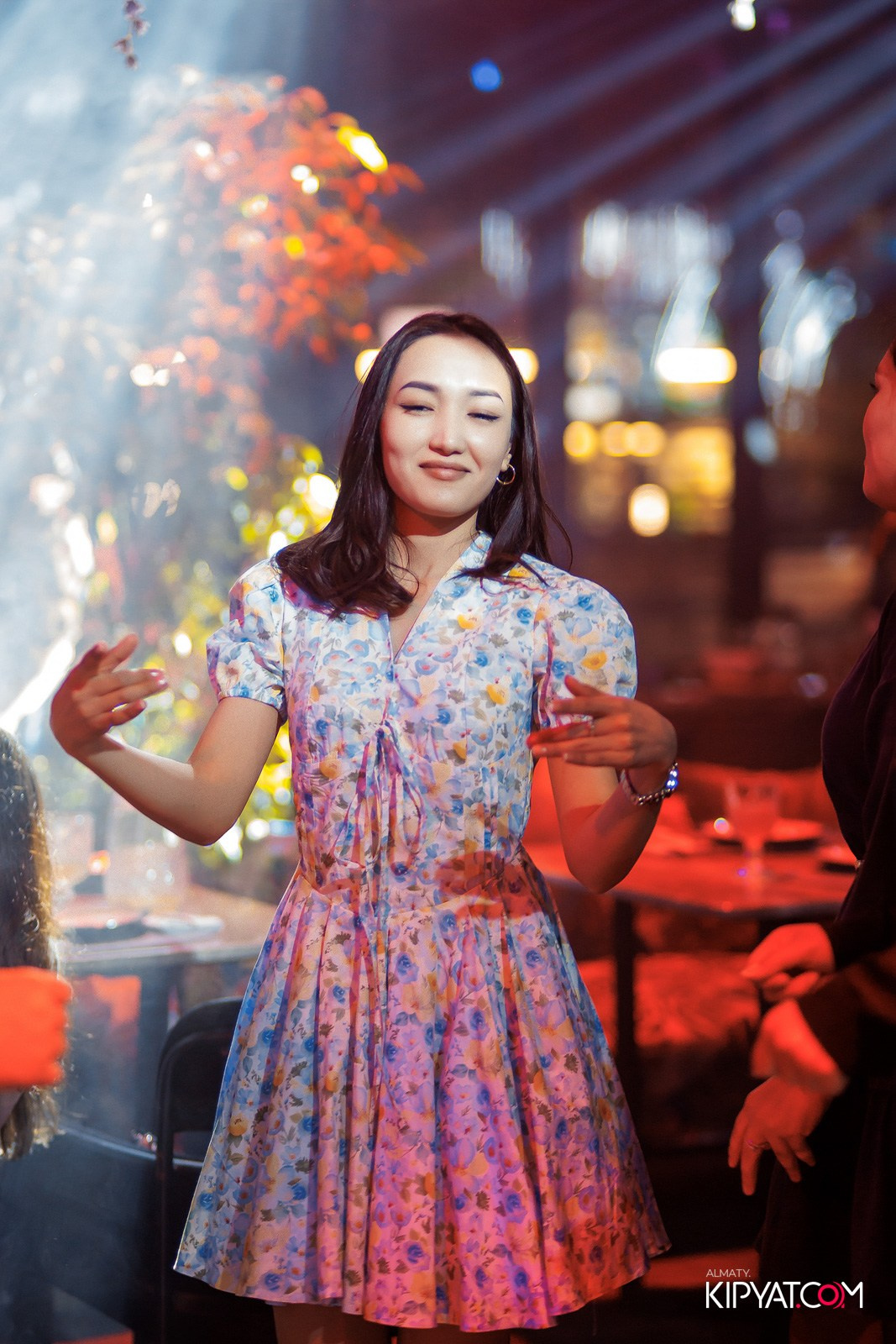 FRIENDS BAR & TERRACE. КИПЯТКОМ АЛМАТЫ!