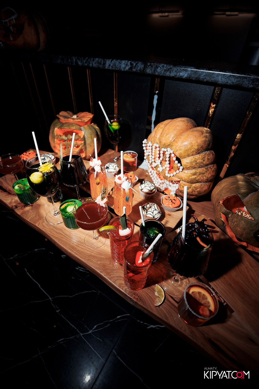 MOOD KARAOKE & TERRACE. КИПЯТКОМ АЛМАТЫ!