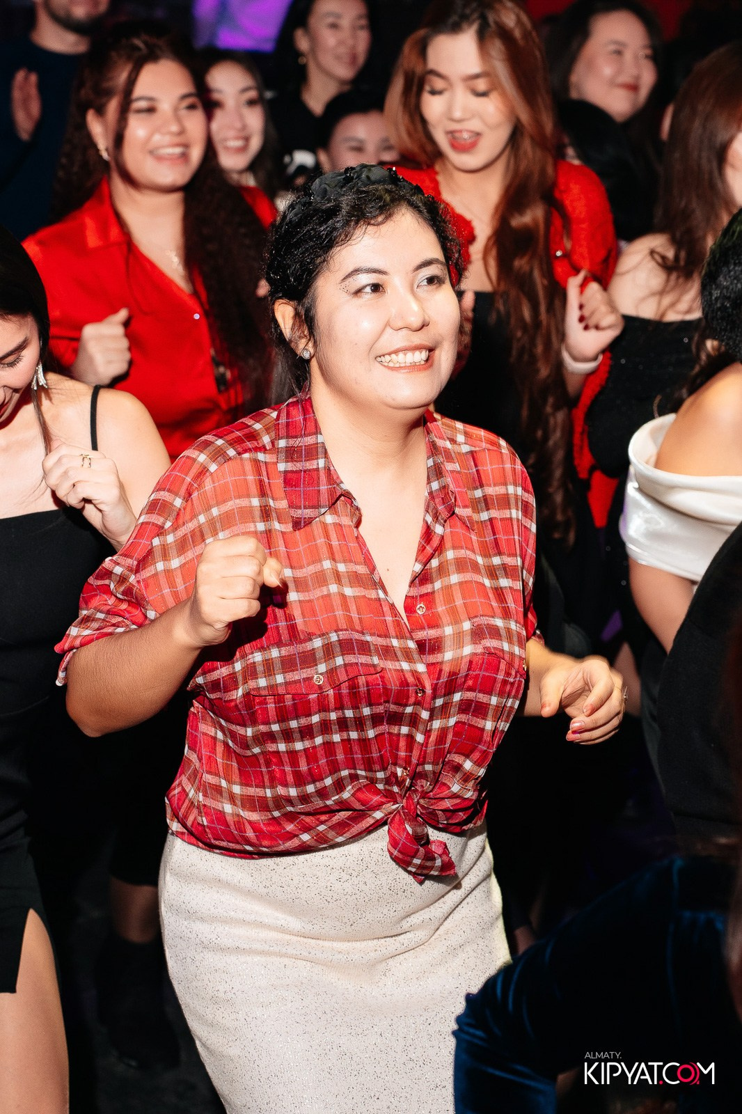 FRIENDS BAR & TERRACE. КИПЯТКОМ АЛМАТЫ!