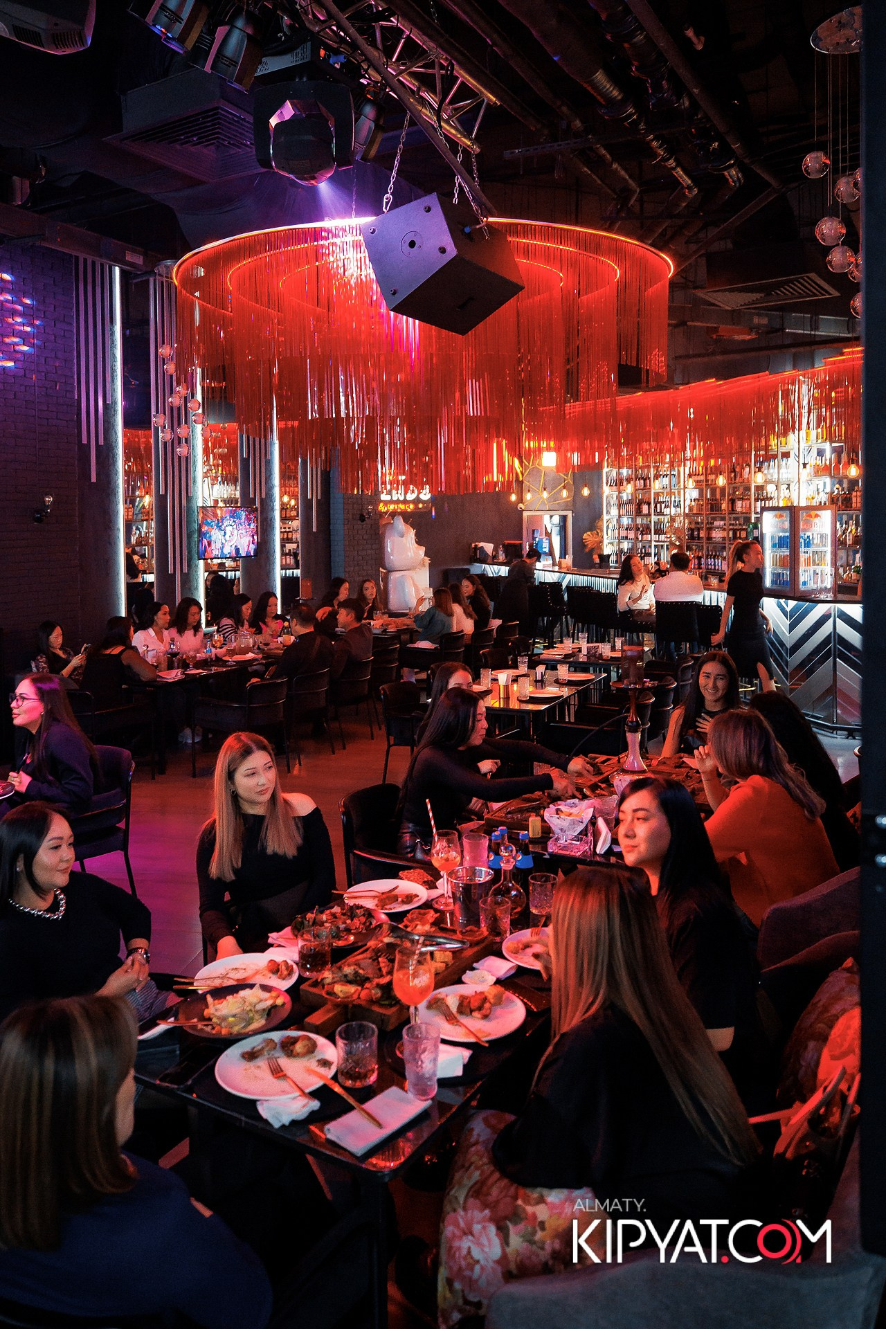 FRIENDS BAR & TERRACE. КИПЯТКОМ АЛМАТЫ! Фотосъемка мероприятий в Алматы