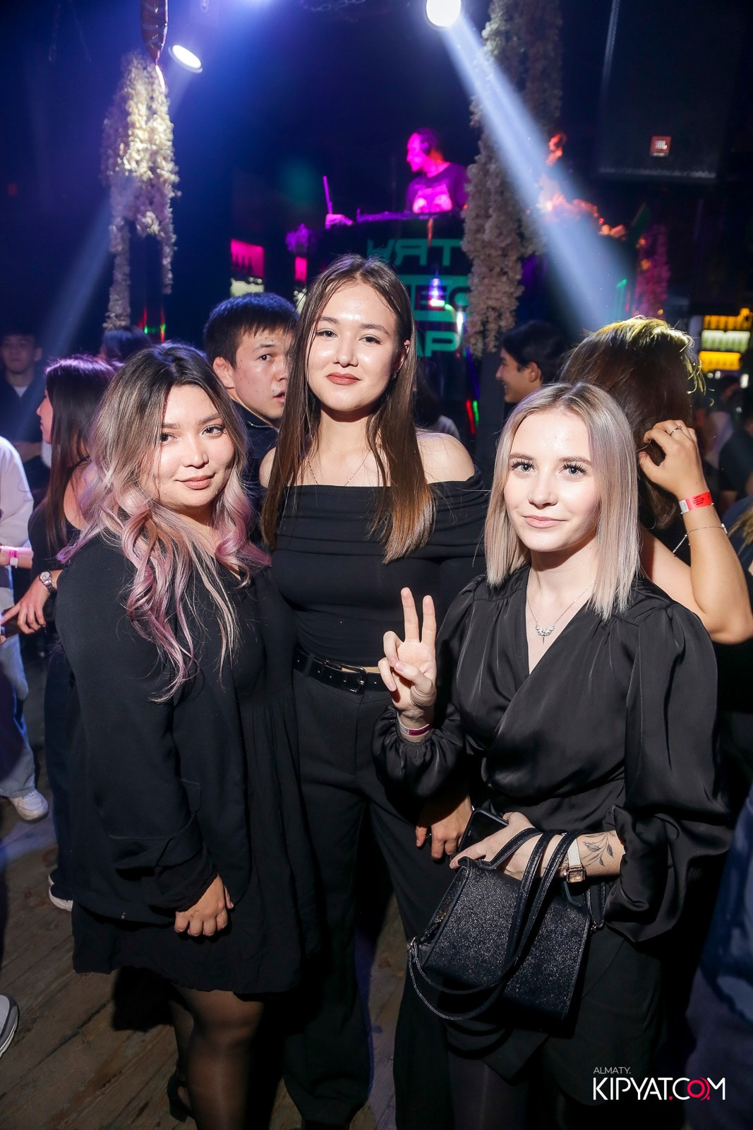 UYAT EMES BAR. КИПЯТКОМ АЛМАТЫ!