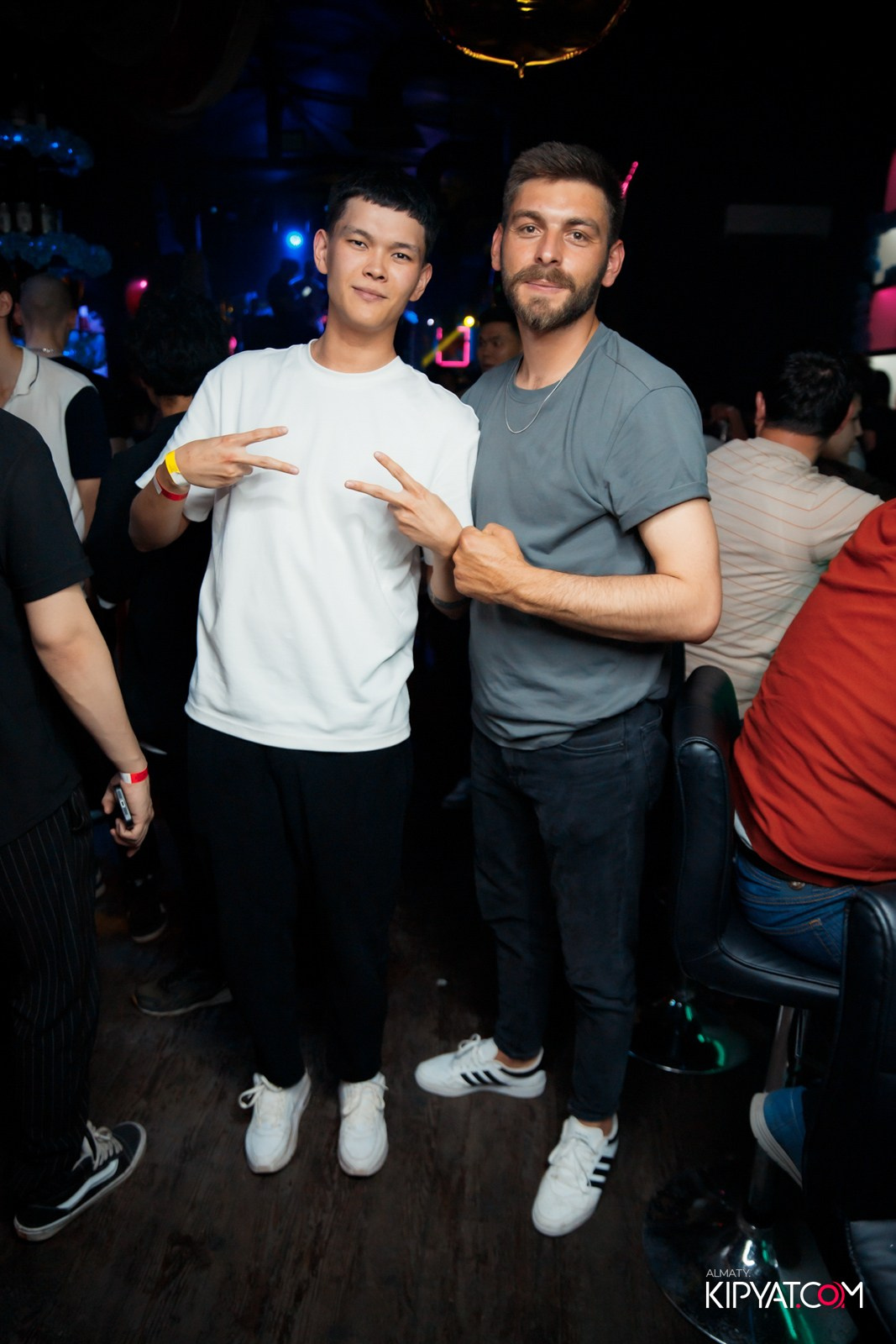 UYAT EMES BAR. КИПЯТКОМ АЛМАТЫ!