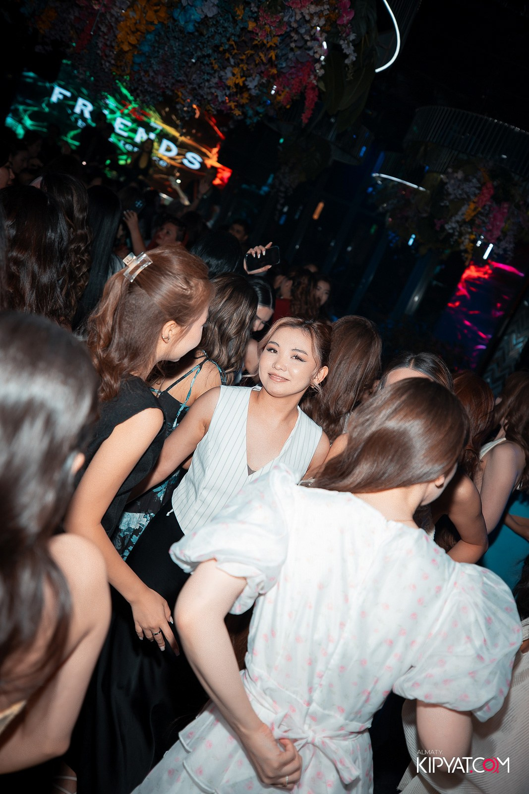 FRIENDS BAR & TERRACE. КИПЯТКОМ АЛМАТЫ!