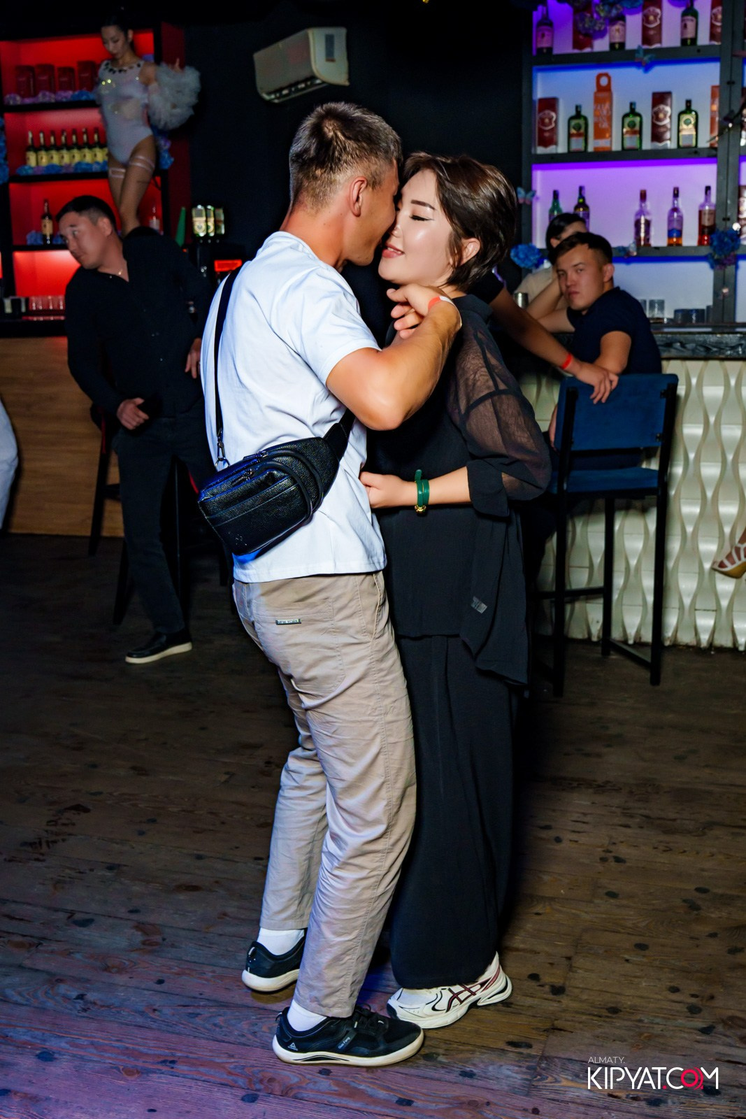 UYAT EMES BAR. КИПЯТКОМ АЛМАТЫ!