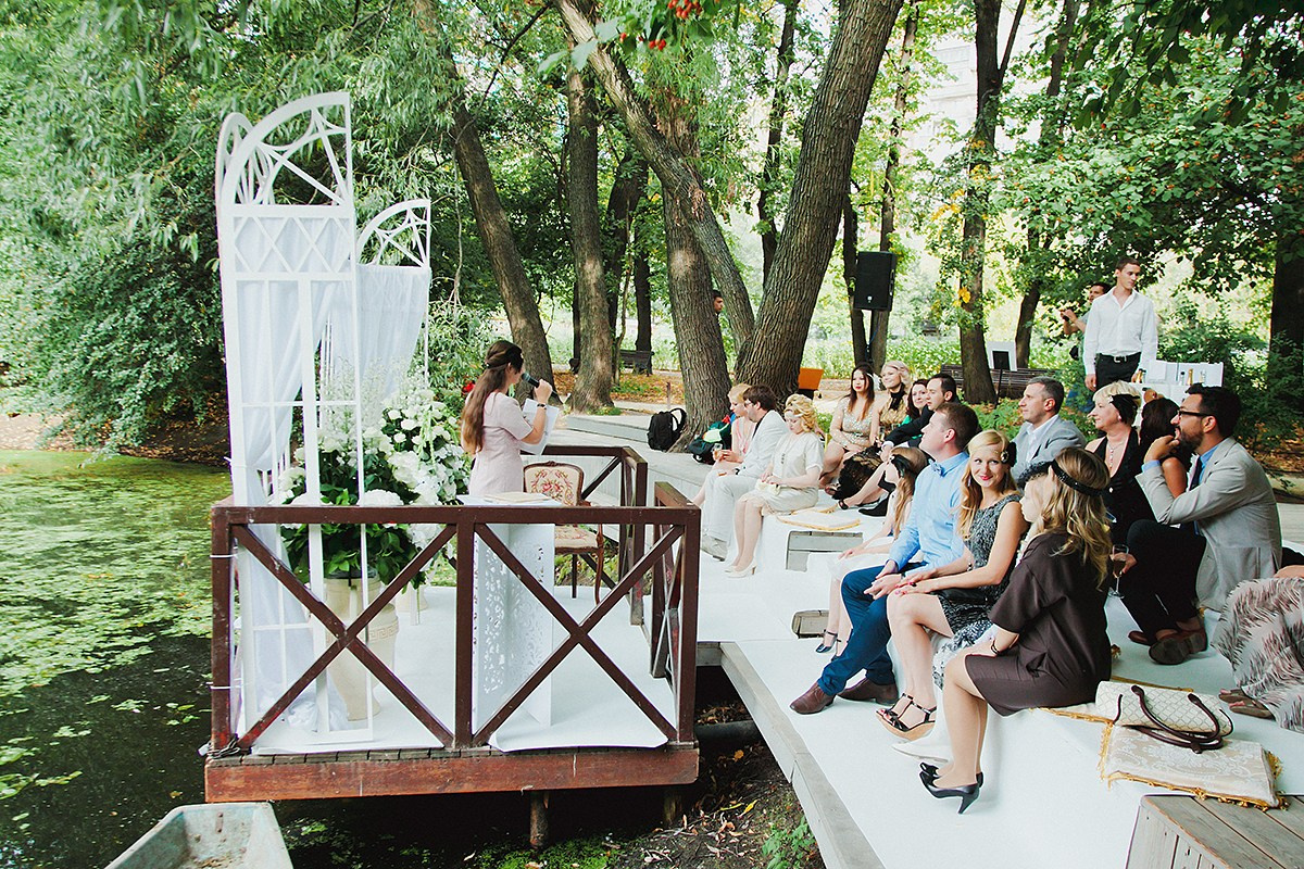 Москва. Свадебная романтическая прогулка Лены и Эндрю. Фотограф крещение венчание в Петербурге! Помогает подобрать храм и посоветовал душевного батюшку в СПб