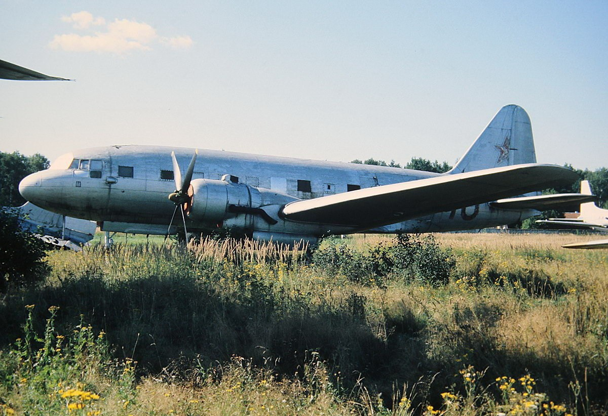 Ил-12 (Монино). Фотоальбом показывающий увлекательный мир авиации и мир медведей Андрея Иванова
