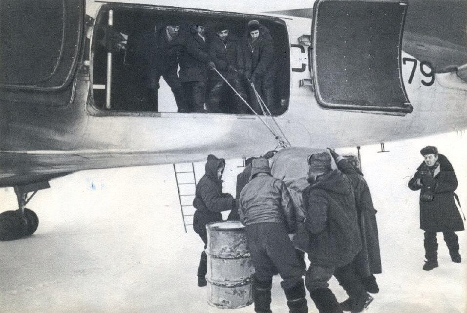 Исторические фотографии. Фотоальбом показывающий увлекательный мир авиации и мир медведей Андрея Иванова