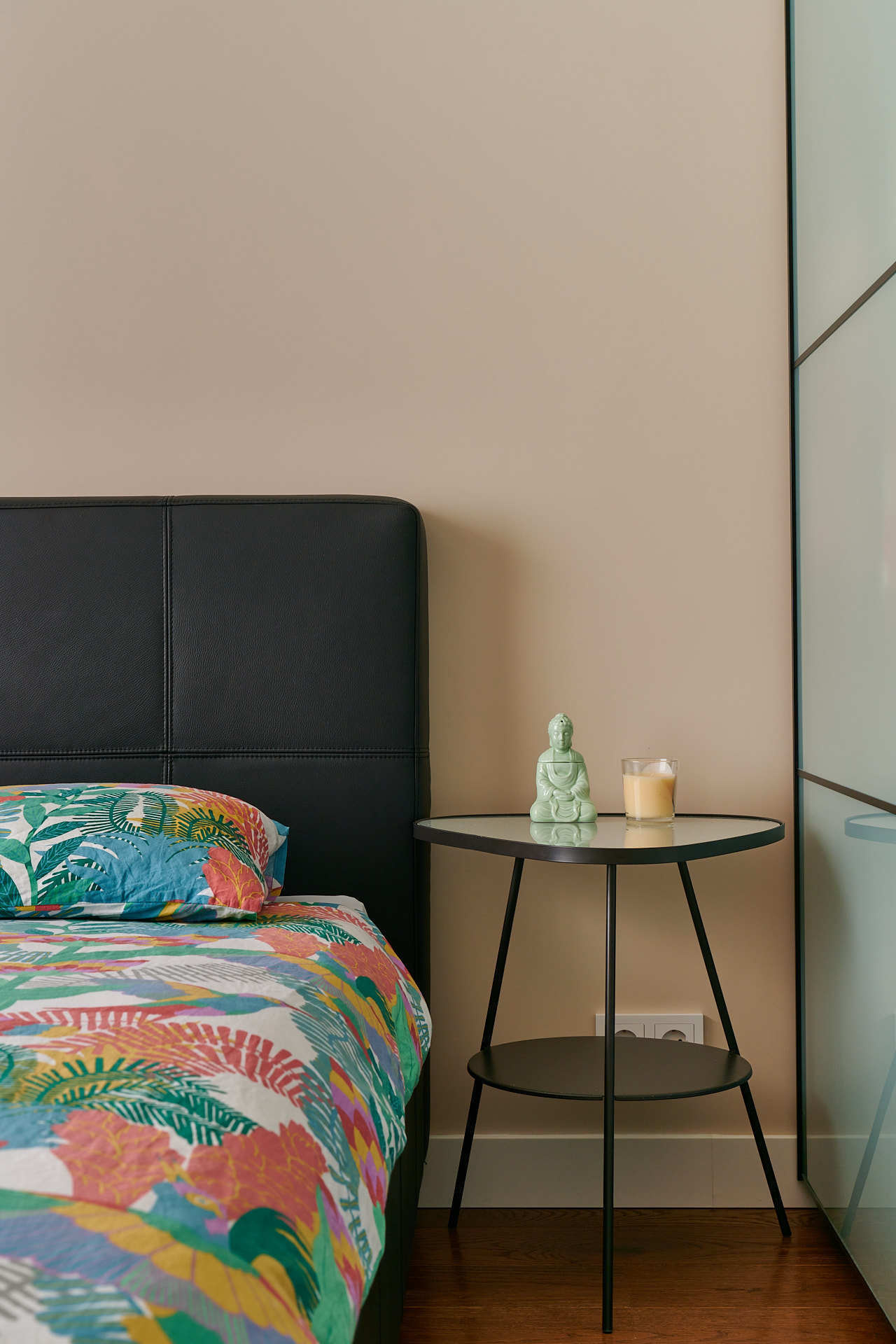 Уютная квартира для двоих на Черняховского. Флористическая, интерьерная и портретная съемка в Москве и Европе