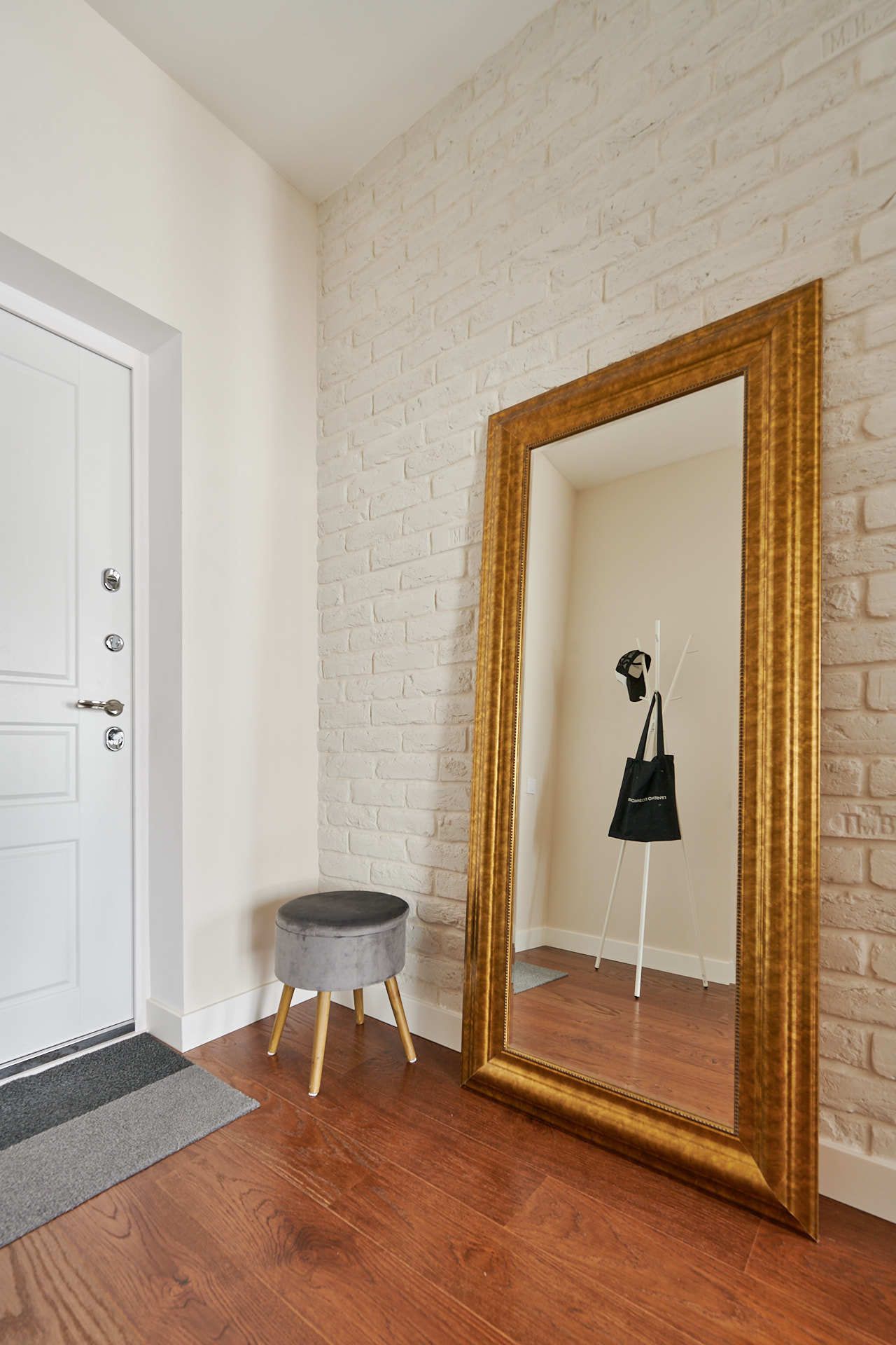 Уютная квартира для двоих на Черняховского. Флористическая, интерьерная и портретная съемка в Москве и Европе