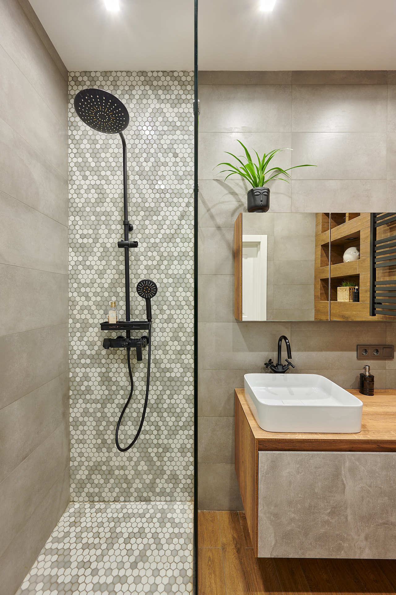 Уютная квартира для двоих на Черняховского. Флористическая, интерьерная и портретная съемка в Москве и Европе