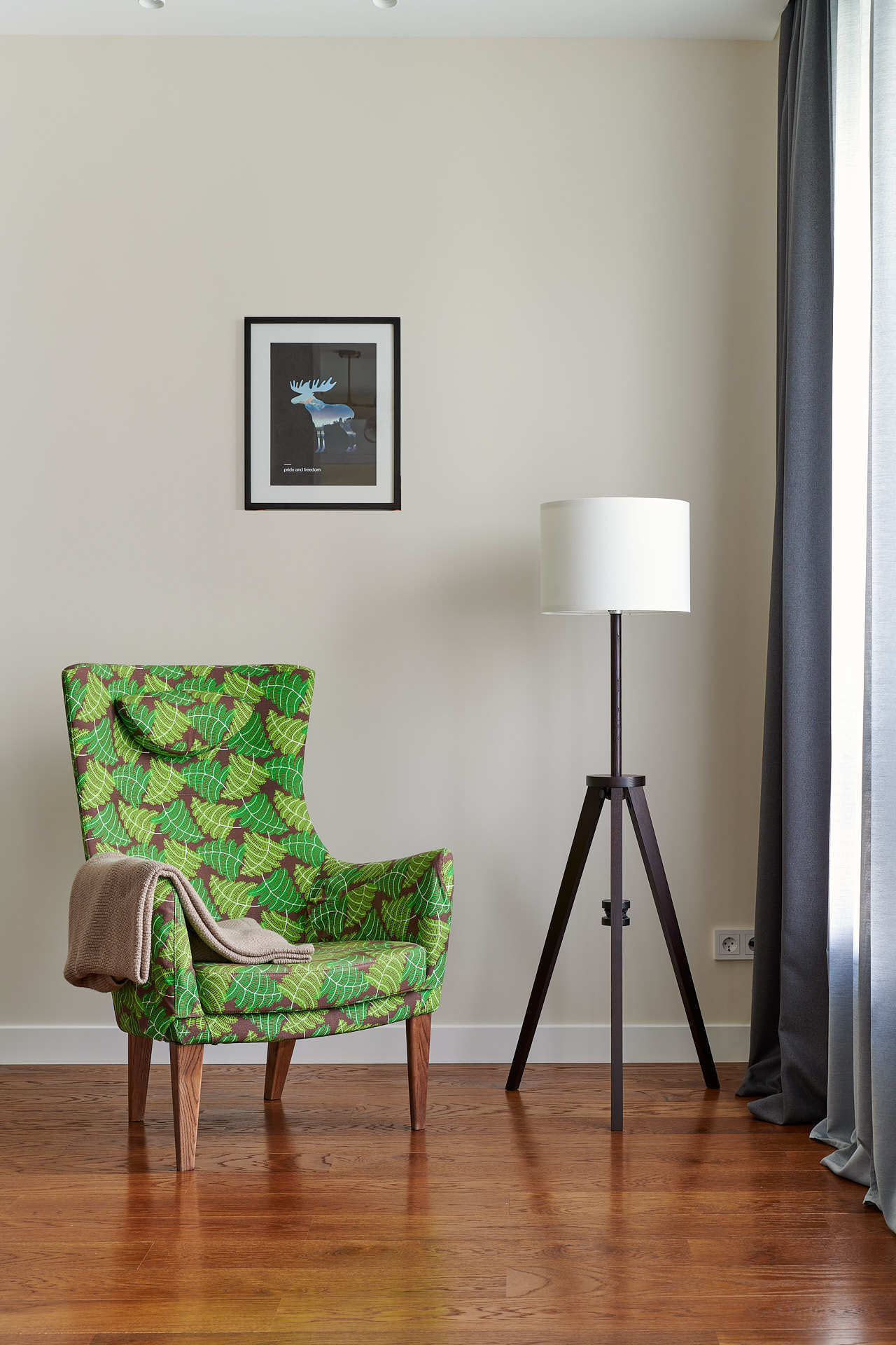 Уютная квартира для двоих на Черняховского. Флористическая, интерьерная и портретная съемка в Москве и Европе