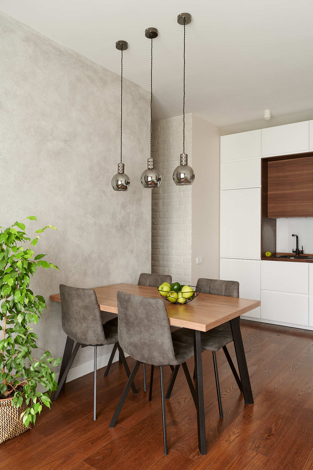 Уютная квартира для двоих на Черняховского. Флористическая, интерьерная и портретная съемка в Москве и Европе