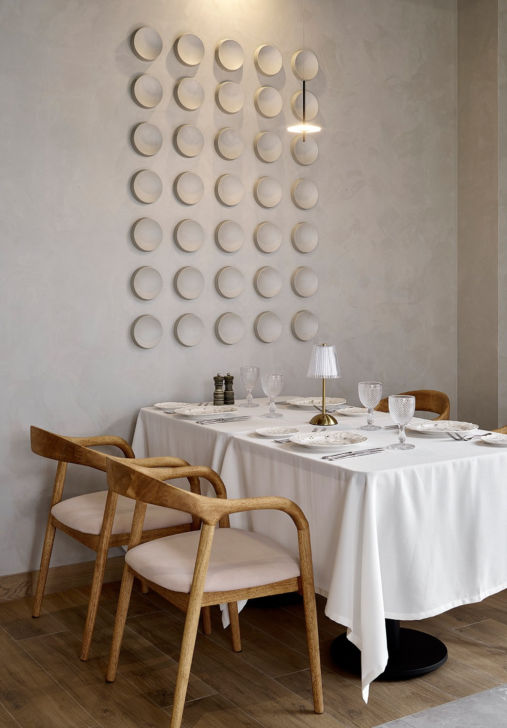 Ресторан «ЧИСЛА». Дизайнер интерьера Ксюша Шакирова, создание дизайн проектов под ключ