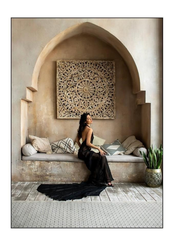 Remoteportfolio. Official website of the international art model Naya