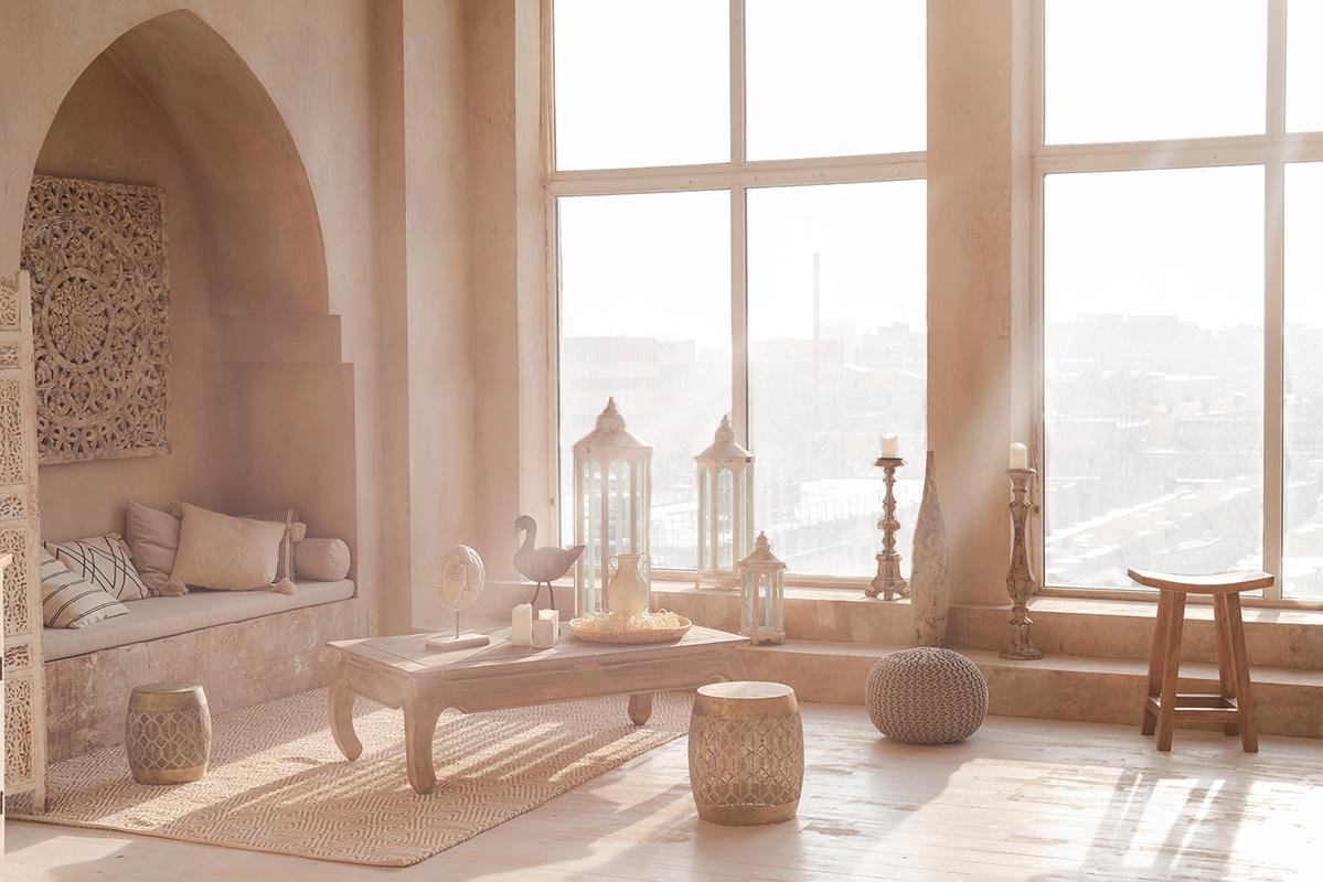 Location 2. Official website of the international art model Naya