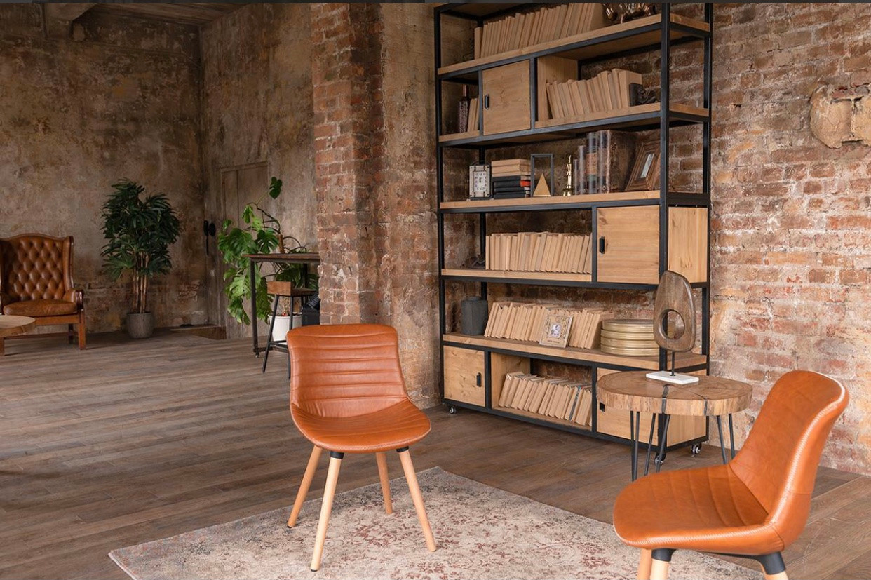 Location 5. Official website of the international art model Naya