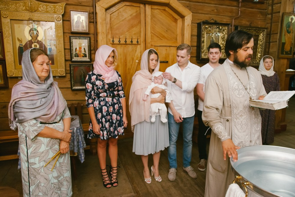 Крещение Церковь Иконы Божией Матери Казанской. Вырица. Фотограф на крещение в Санкт Петербурге