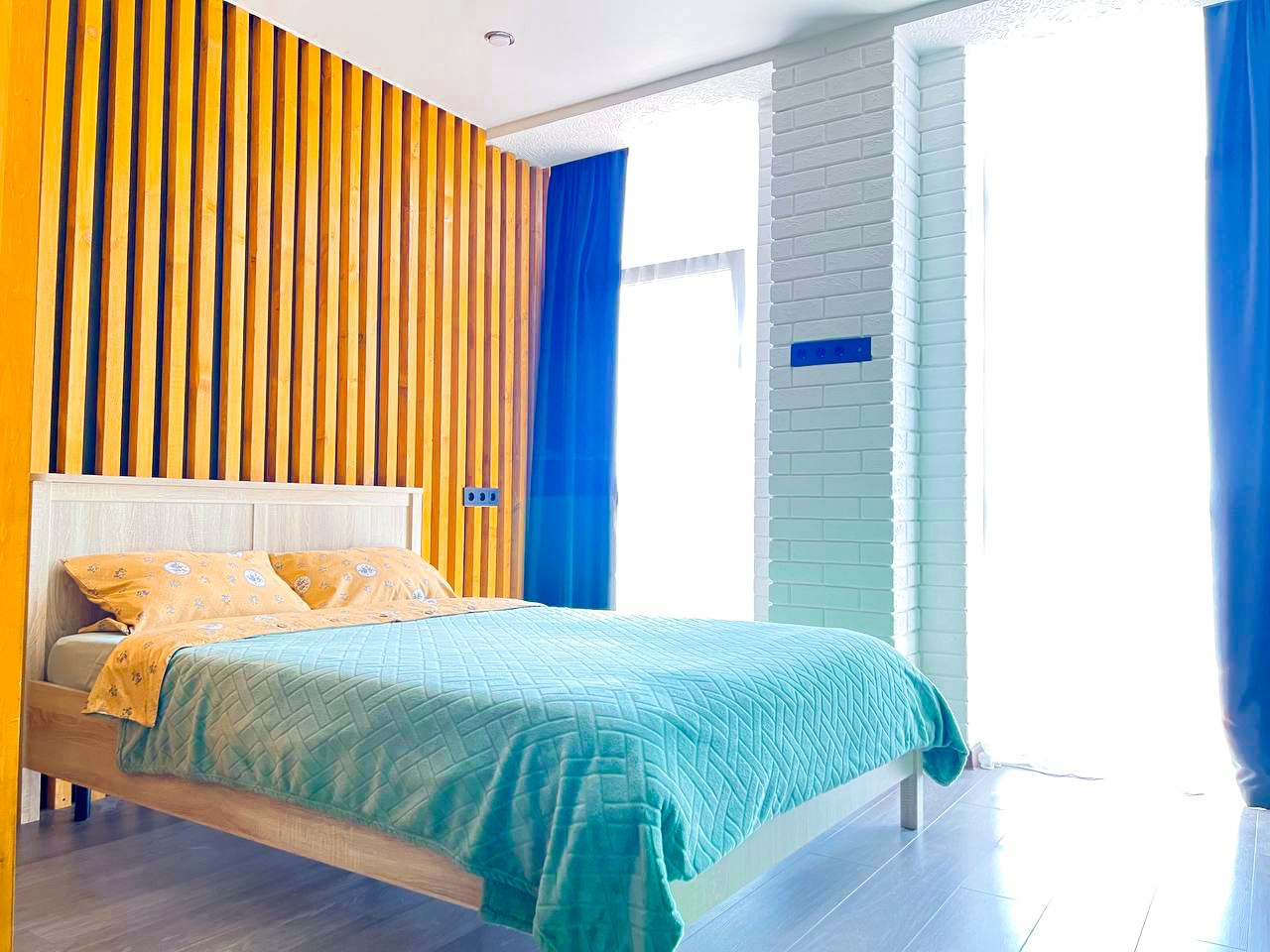 Классная двухуровневая квартира с потрясающим видом на город, со своей парковкой. Квартиры посуточно, длительно в Сочи, LARA APART GROUP