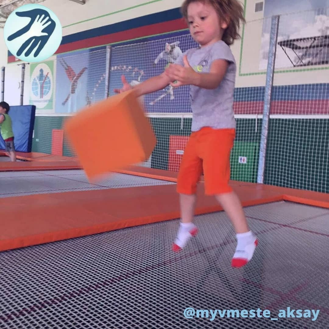 Пятница в полёте: батуты, радость и польза для здоровья!