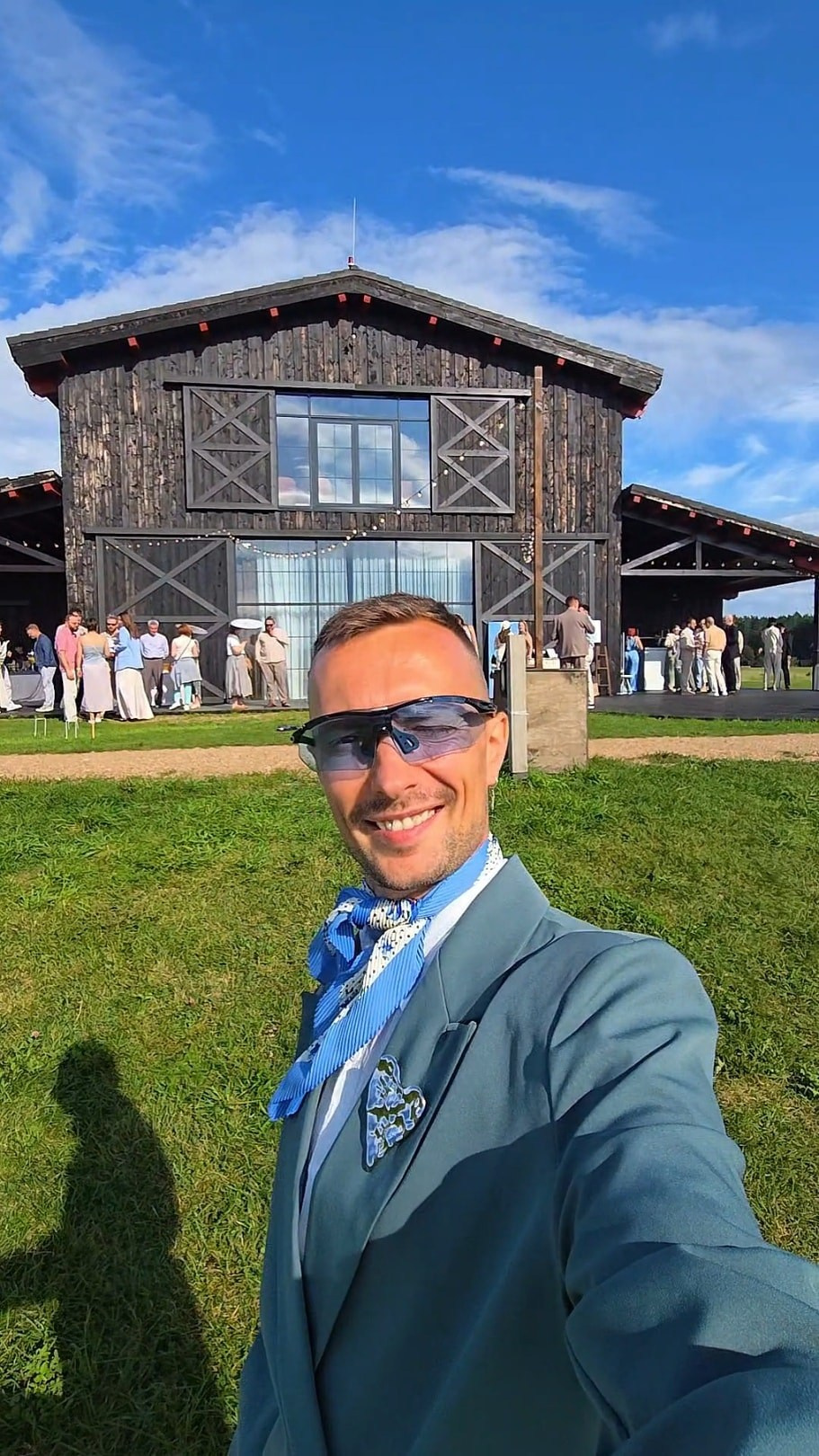 Ведущий Никита Шляндин