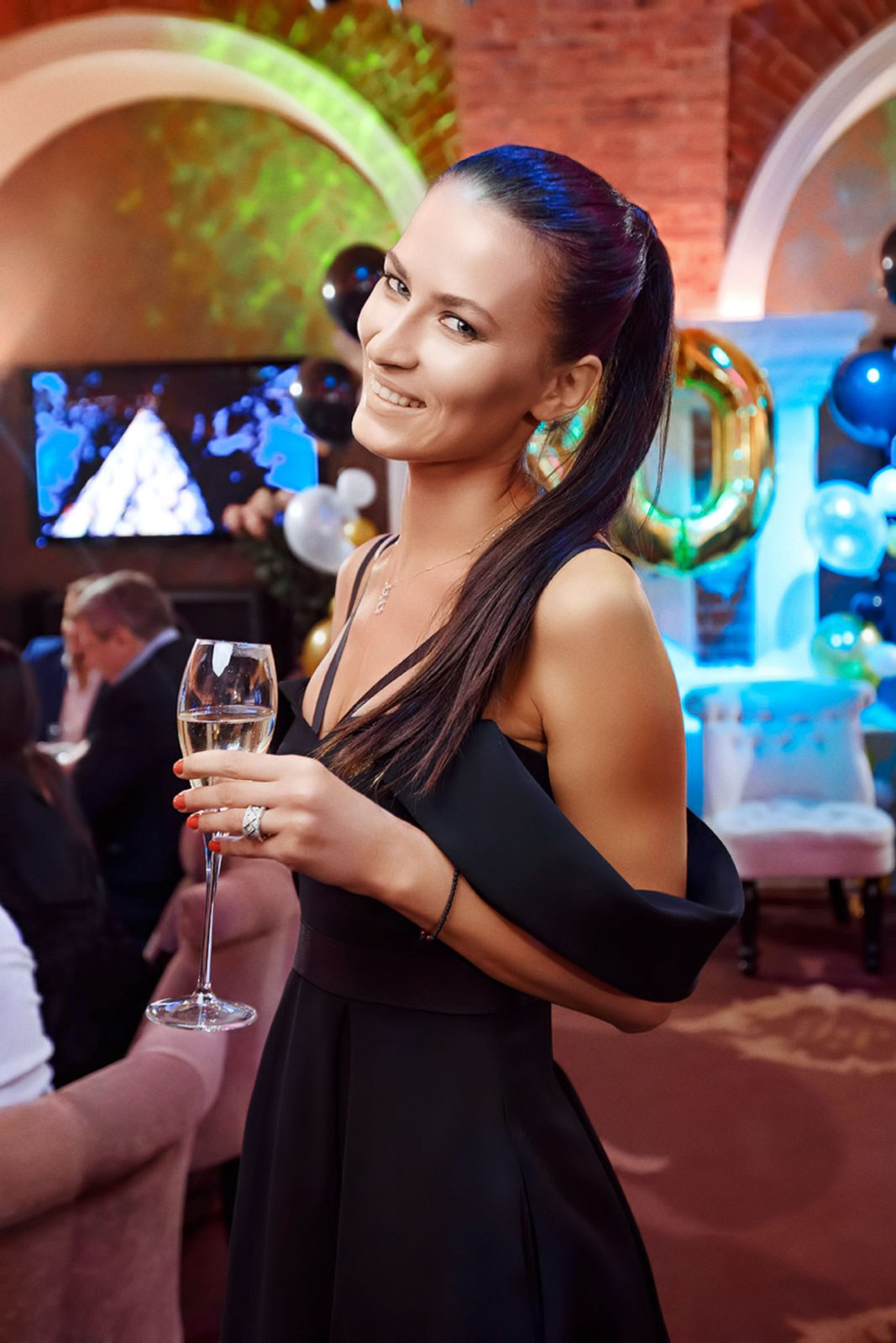 ДНИ РОЖДЕНИЯ ВЗРОСЛЫХ. Фотограф и видеограф для бизнеса в Москве — фуд, рестораны, интерьер, контент | Sizov Studio