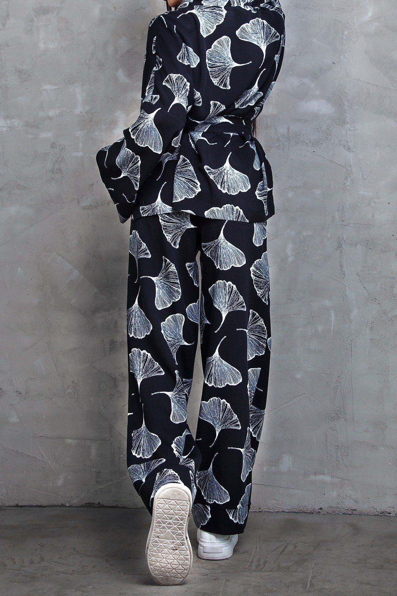 Реклама женской одежды. Натан Супервайзер по Продакшену