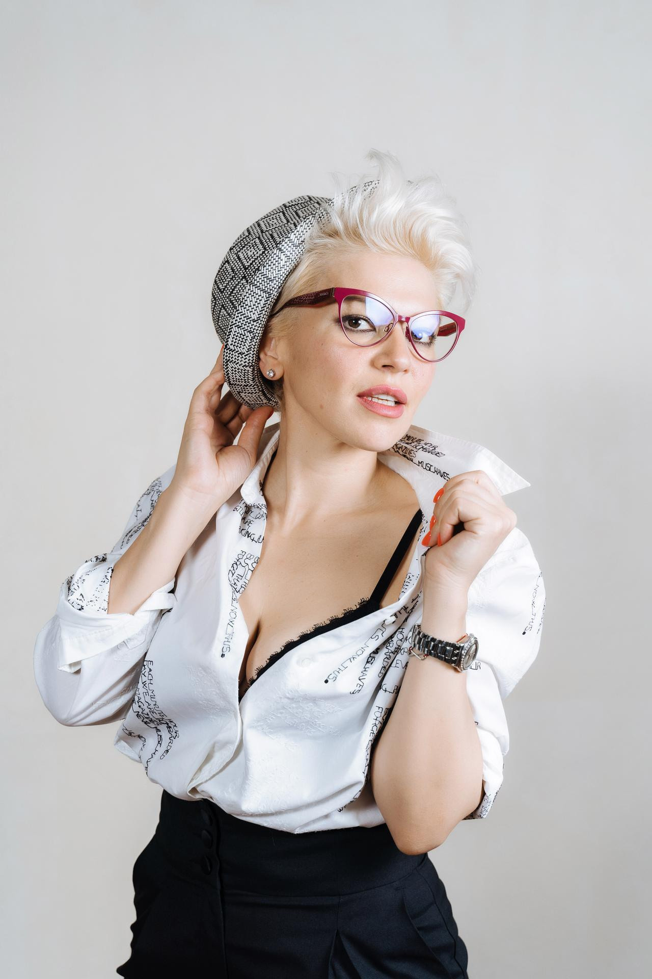 Портреты на монотонном фоне